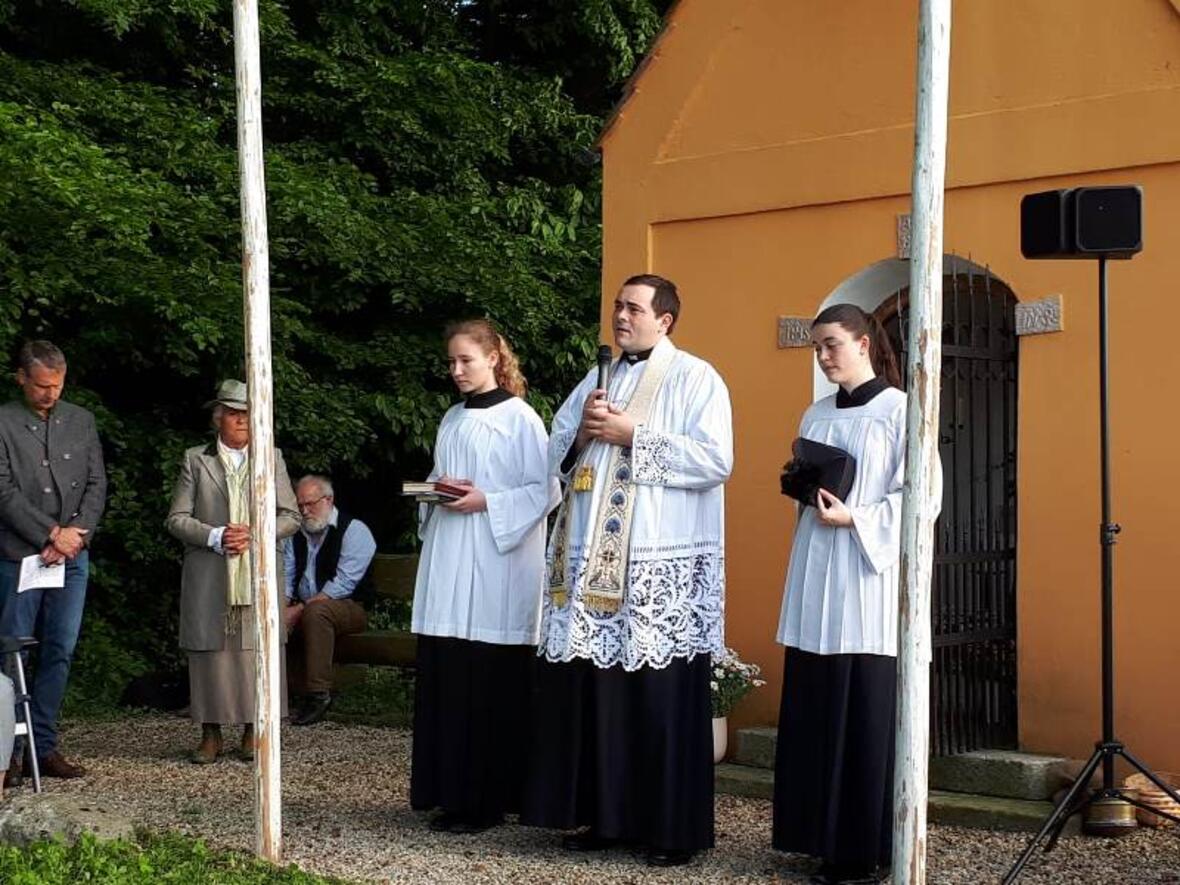 letzte-maiandacht-im-freien-bei-der-kapelle-maria-heil-der-kranken3367357
