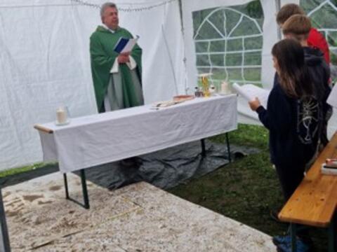 zeltlager-der-ministranten-unter-dem-motto-dabei-sein-ist-alles4888102